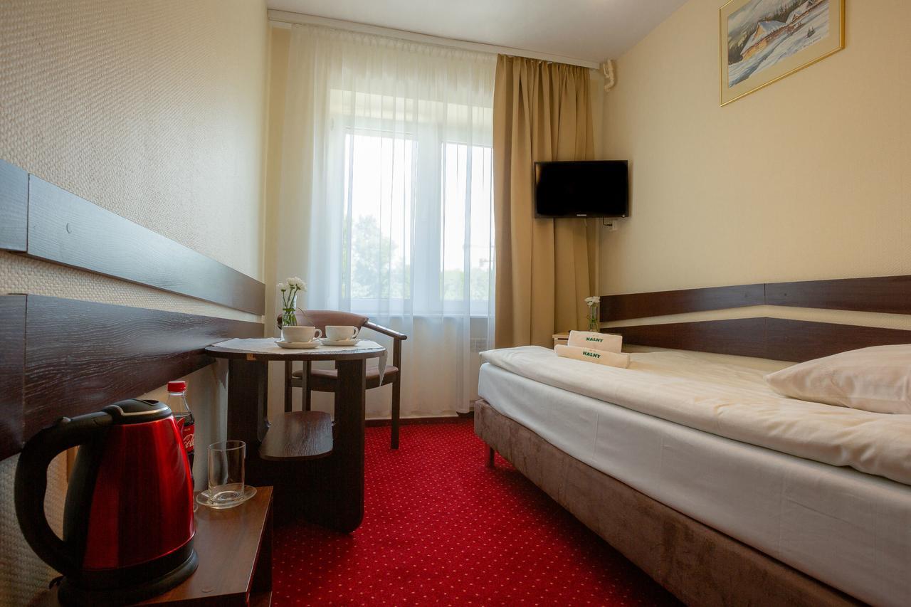 Single Room,697281573:JPEG